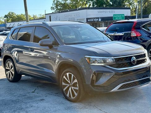 Used 2023 Volkswagen Taos SE image 2