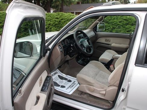 Used 2000 Toyota 4Runner SR5 AWD/4WD image 5