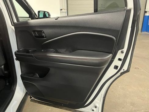 Used 2025 Honda Passport Black Edition image 16