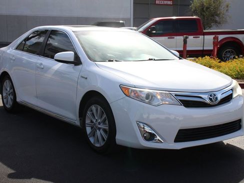 Used 2014 Toyota Camry XLE w/ Leather Package FWD image 11