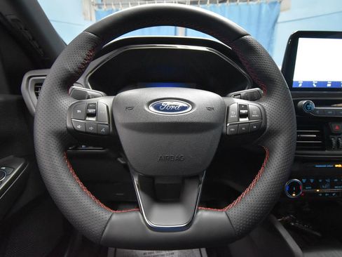 Used 2025 Ford Escape ST-Line w/ Cold Weather Package AWD/4WD image 10