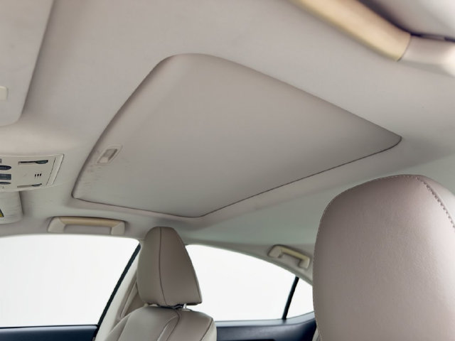Used 2015 Lexus ES 300h w/ Navigation System Package FWD image 26