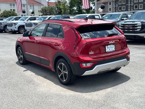 Used 2025 Kia Niro EX FWD image 5