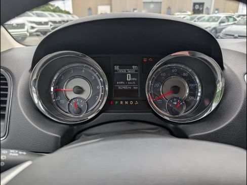 Used 2014 Chrysler Town & Country Touring w/ Driver Convenience Group FWD image 16