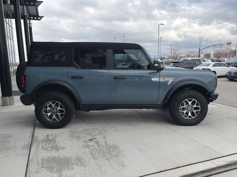 Used 2023 Ford Bronco Badlands image 4