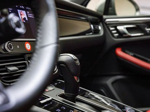 Used 2025 Porsche Macan Turbo image 26