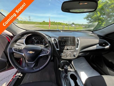 Used 2016 Chevrolet Malibu LT w/ Driver Confidence Package FWD image 4