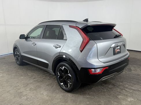 Used 2023 Kia Niro Wind w/ Wind Preserve Package FWD image 5