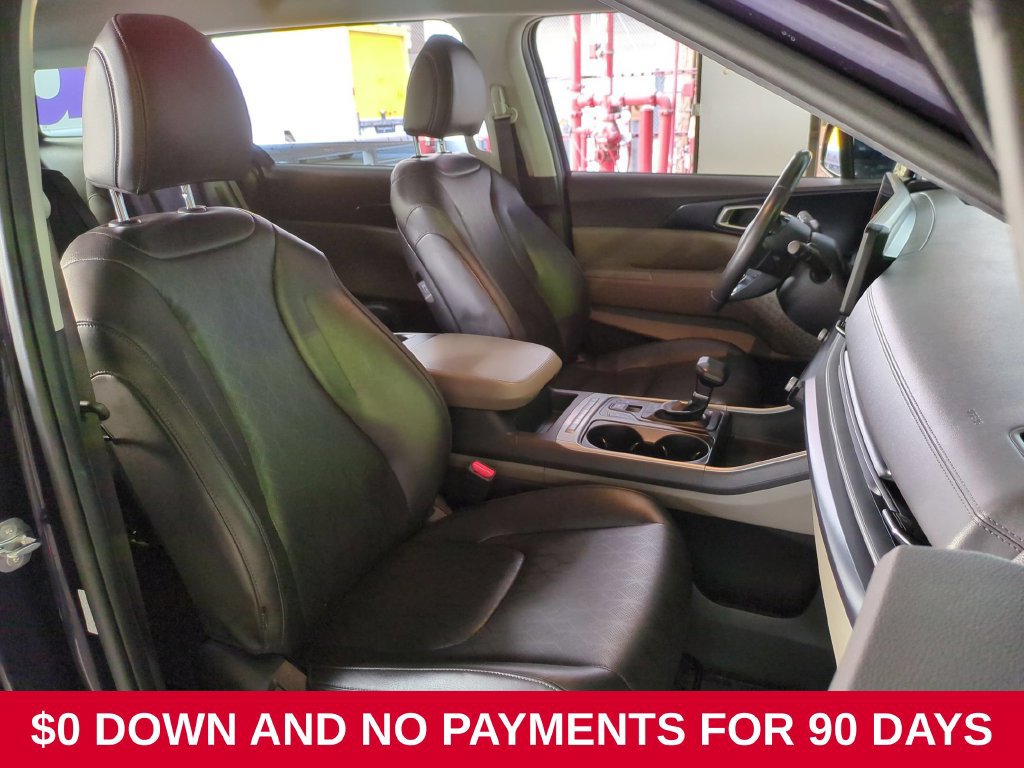 Used 2025 Kia Carnival FWD image 31