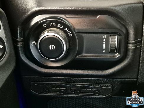 Used 2025 Jeep Wrangler Unlimited Sahara AWD/4WD image 17