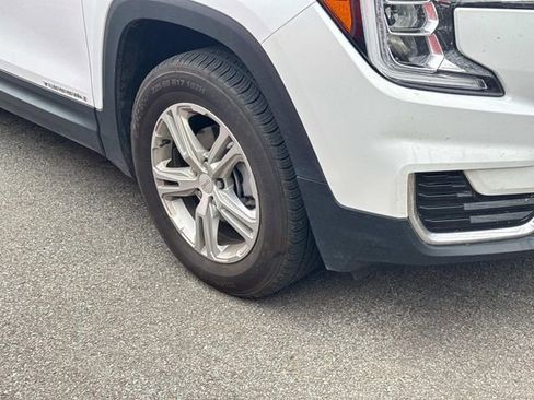 Used 2024 GMC Terrain SLE image 4