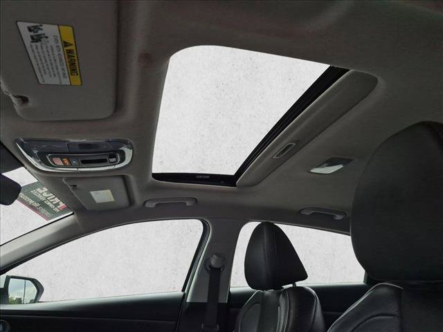 Used 2025 Hyundai Elantra Limited FWD image 16