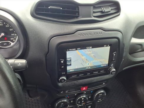 Used 2017 Jeep Renegade Trailhawk image 14