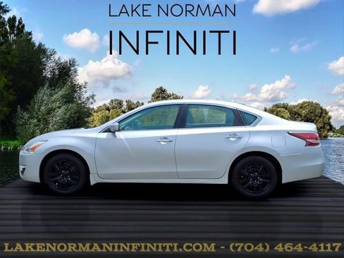 Used 2014 Nissan Altima 2.5 S w/ Display Audio Package FWD image 21