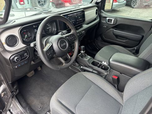 Used 2024 Jeep Wrangler Unlimited AWD/4WD image 12