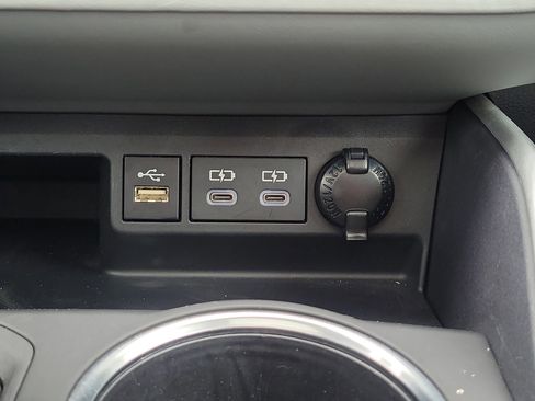 Used 2024 Toyota Highlander XLE image 33