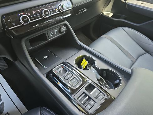 Used 2025 Honda Pilot EX-L image 24