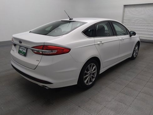 Used 2017 Ford Fusion SE w/ Fusion SE Technology Package image 9