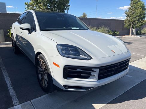 Used 2025 Porsche Cayenne Coupe AWD/4WD image 5