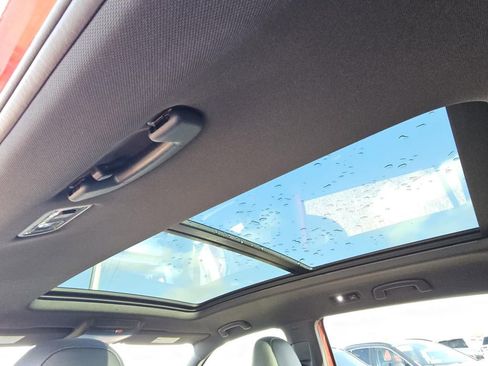 Used 2021 Volkswagen Atlas Cross Sport SE w/ Panoramic Sunroof Package image 26