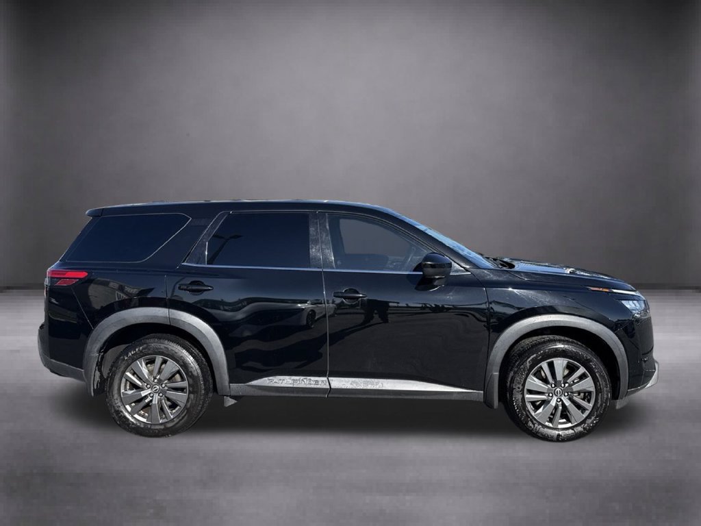 Used 2024 Nissan Pathfinder S FWD image 3