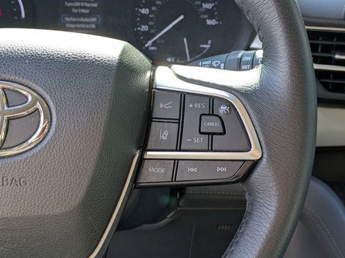 Used 2023 Toyota Sienna XLE image 19