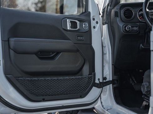 Used 2022 Jeep Gladiator Overland image 45