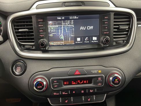 Used 2019 Kia Sorento SX image 18