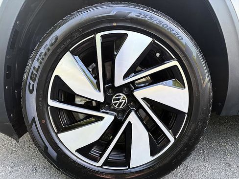 Used 2025 Volkswagen Atlas SE FWD image 8