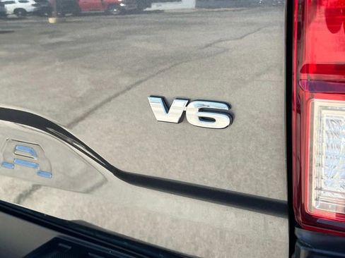 Used 2017 Toyota Tacoma TRD Sport image 35