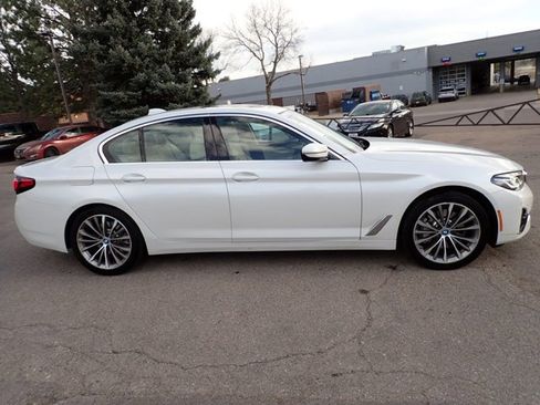 Used 2022 BMW 530e xDrive w/ Premium Package image 3
