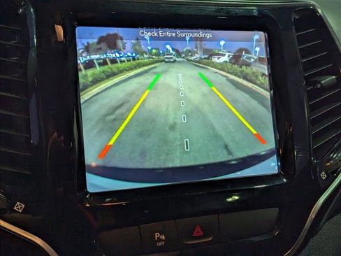 Used 2019 Jeep Cherokee Limited image 15