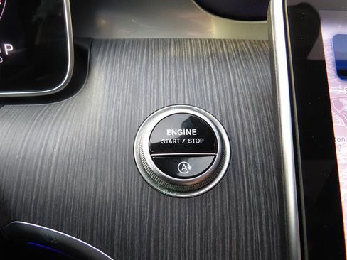 Certified 2025 Mercedes-Benz C 300 4MATIC Sedan image 20