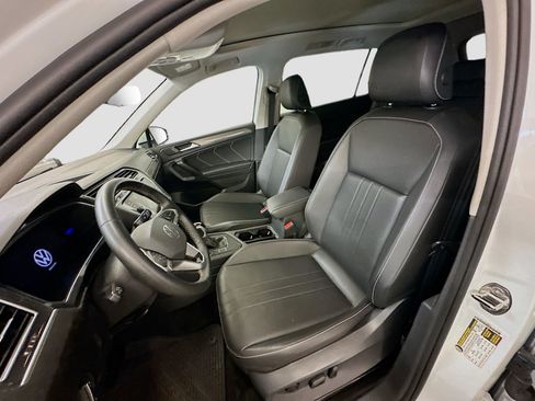 Used 2023 Volkswagen Tiguan SE w/ Panoramic Sunroof Package image 13
