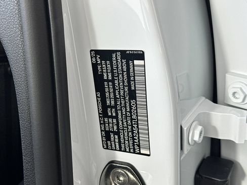 Certified 2026 Porsche Macan AWD/4WD image 34