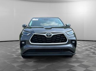 Used 2022 Toyota Highlander LE video 2