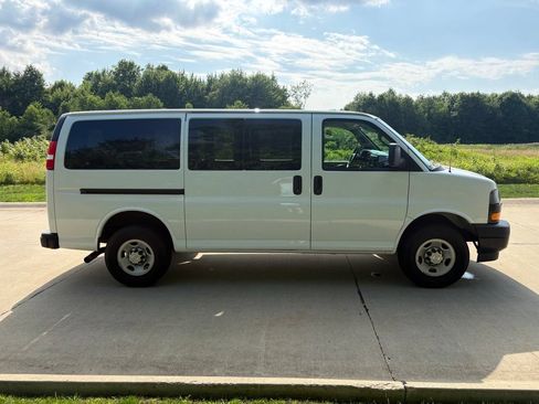 Used 2023 Chevrolet Express 3500 LS RWD image 10