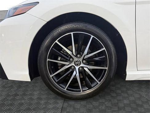 Used 2023 Toyota Camry SE image 13