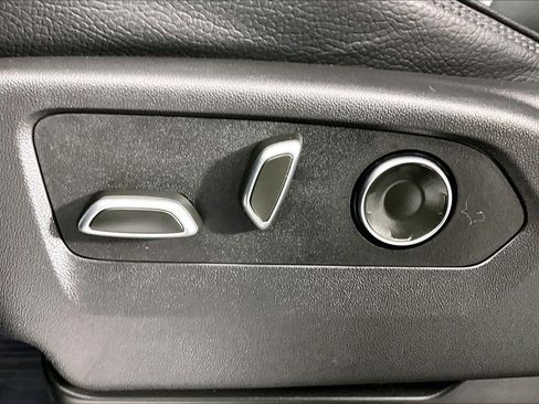 Used 2025 GMC Yukon Denali w/ Sun & Power Step Package RWD image 30