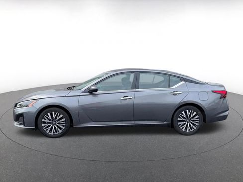 Used 2025 Nissan Altima 2.5 SV image 9