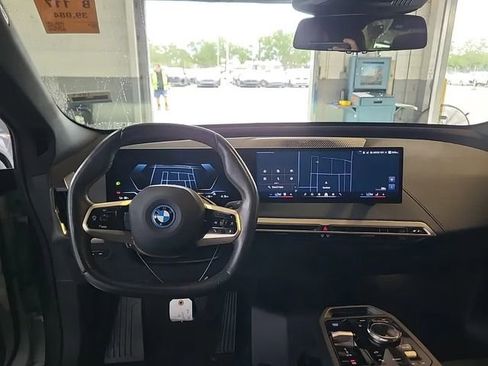 Used 2024 BMW iX xDrive50 w/ Premium Package AWD/4WD image 4