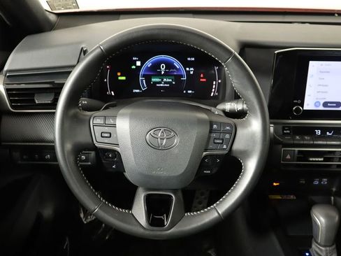 Used 2025 Toyota Camry SE image 7