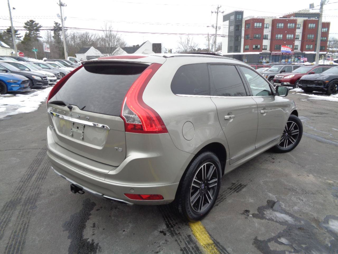 Used 2016 Volvo XC60 T5 Platinum w/ Protection Package FWD image 4