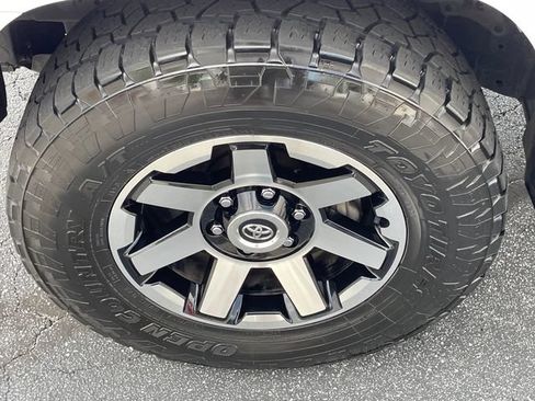 Used 2022 Toyota 4Runner TRD Off-Road Premium AWD/4WD image 26