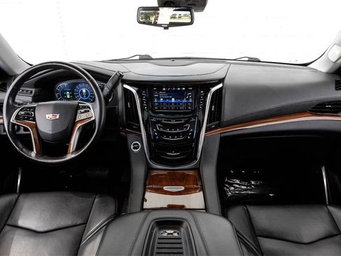 Used 2019 Cadillac Escalade ESV Luxury image 11