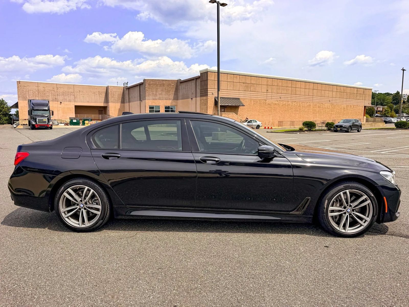 Used 2018 BMW ALPINA B7 xDrive AWD/4WD image 8