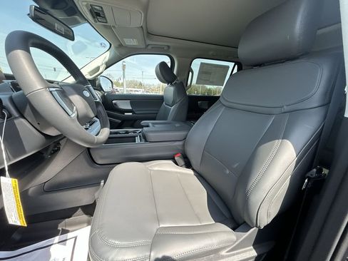 New 2026 Ford Expedition Active image 17