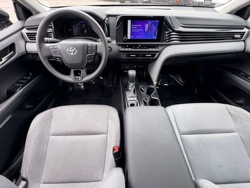 Used 2025 Toyota Camry LE image 27