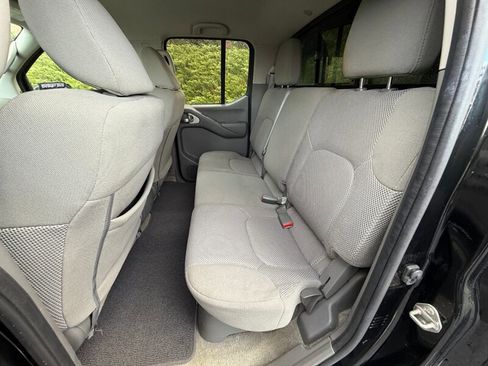 Used 2018 Nissan Frontier SV image 15