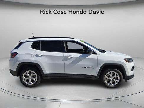 Used 2024 Jeep Compass Latitude image 3